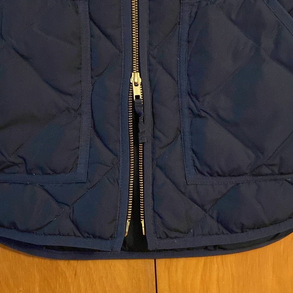 J.Crew Excursion Down Puffer Vest Navy Blue Quilted Zip Pocket Preppy Women’s XS - Picture 6 of 10